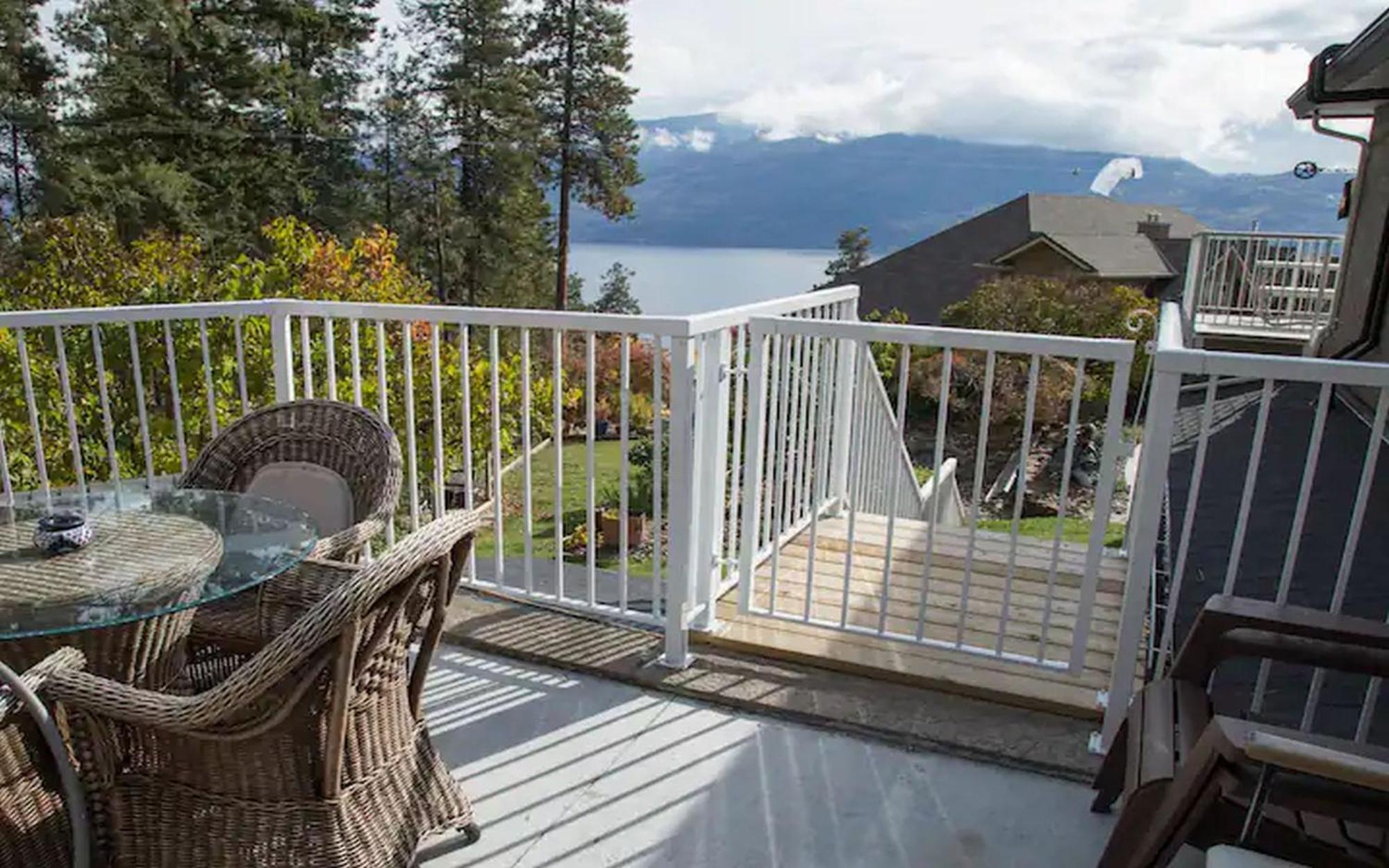 At The Top Of The Hill Peachland Exterior foto