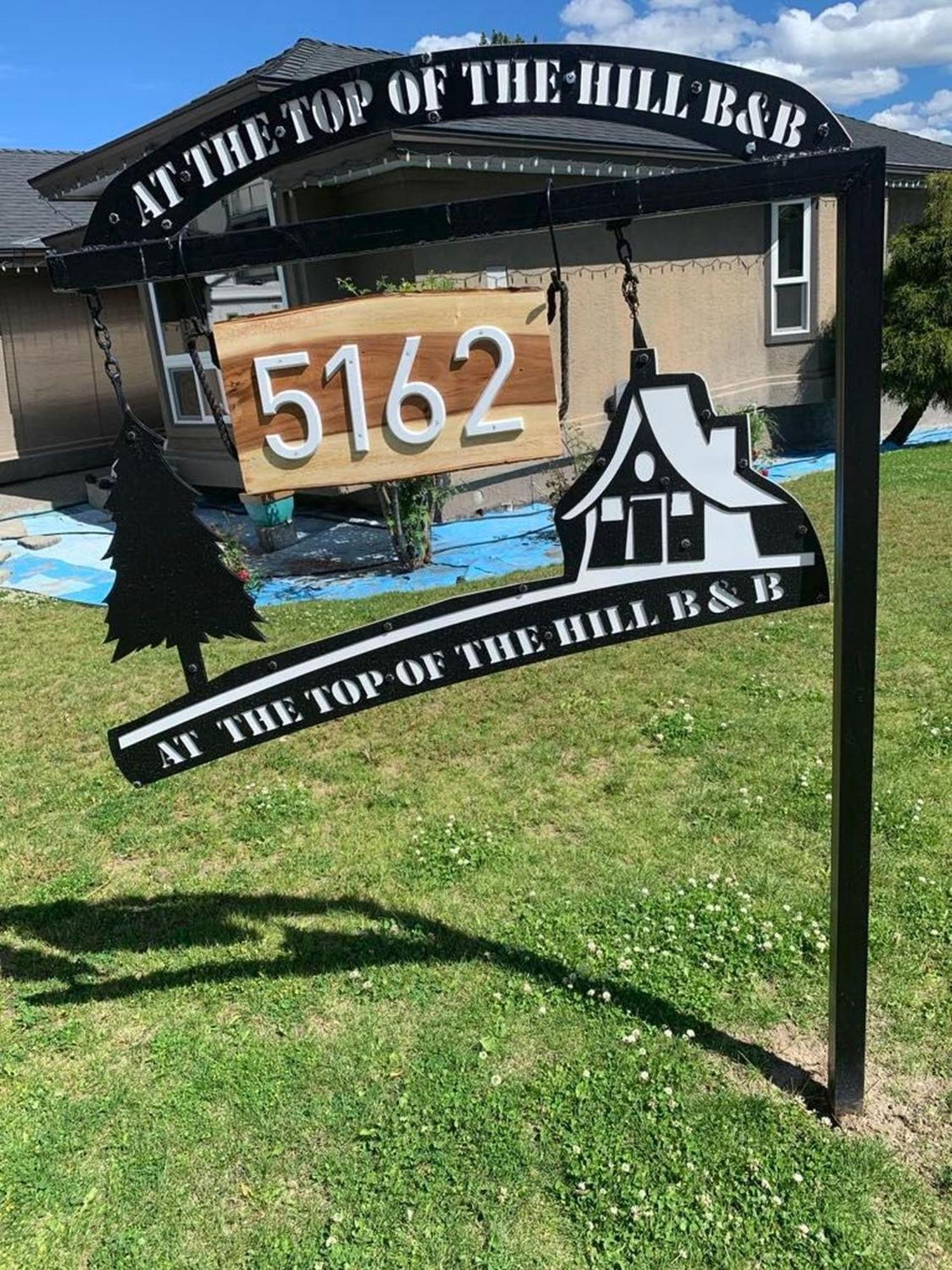 At The Top Of The Hill Peachland Exterior foto