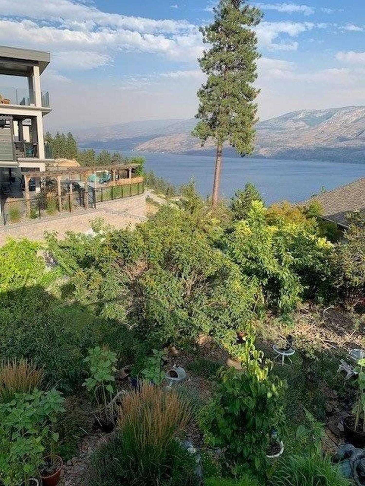 At The Top Of The Hill Peachland Exterior foto
